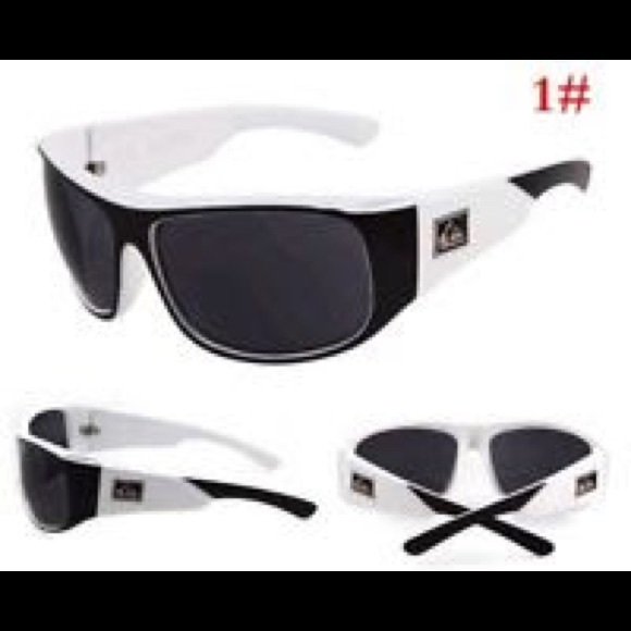 Free Watch with two Quiksilver Sunglass bundle - Picture 5 of 5